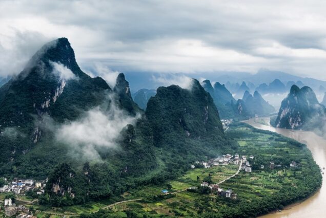 Panorama berkabus Sungai Li, Yangshuo