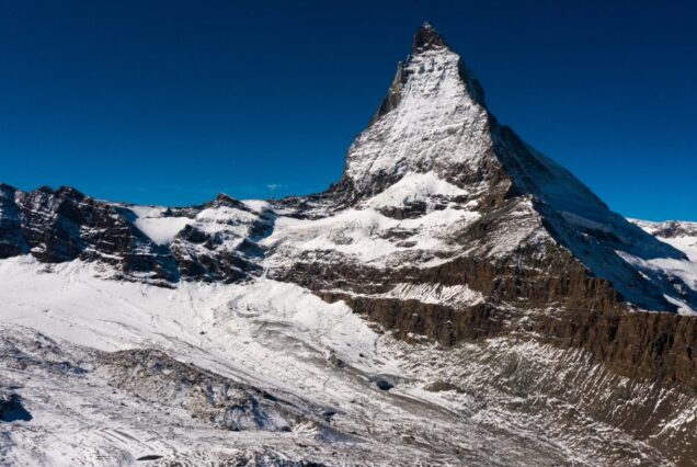 Gunung Matterhorn bersalji di Zermatt, Switzerland
